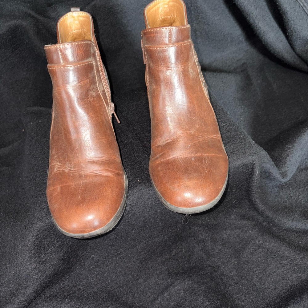 Arrow Tan Leather Boots